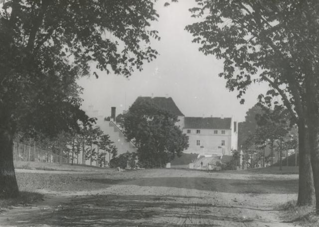 Indkørslen til Dragsholm Slot - ca. 1940 (B2617)