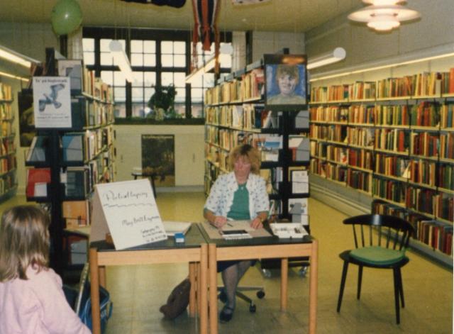 Vig Bibliotek - Portrættegning - Bibliotekets dag - 1987 (B666)