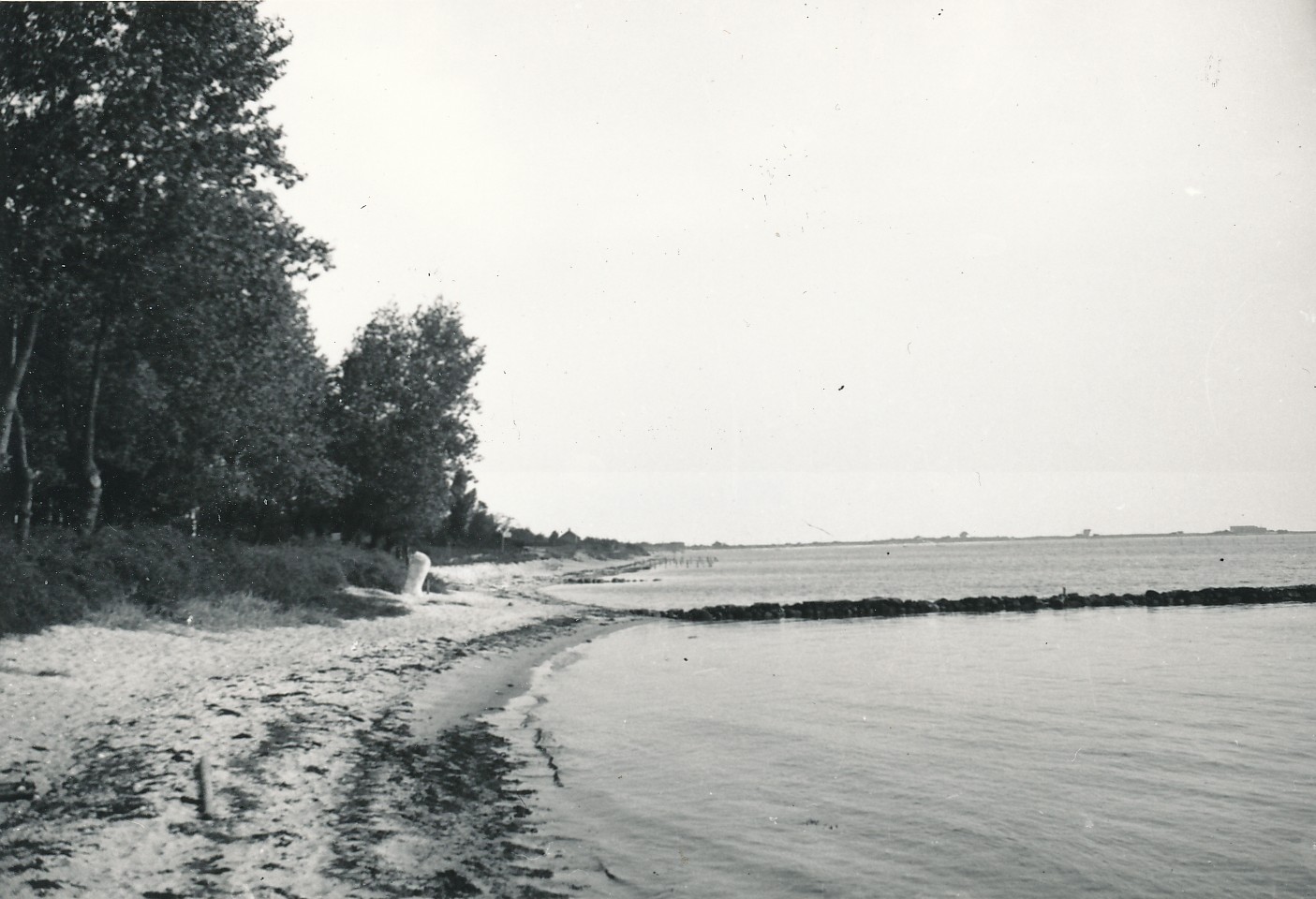 Rørvig, ved stranden  - 1960'erne  (B95122)