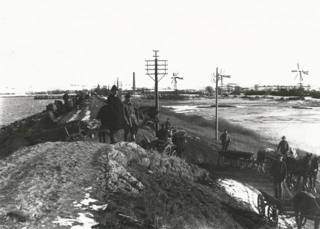 Audebodæmningen repareres efter skader indtruffet ved stormfloden - 1921 (B2328)