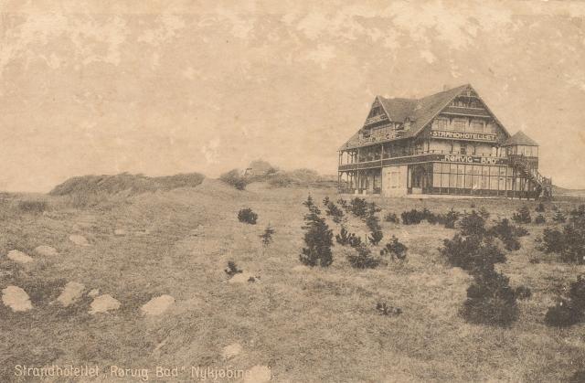 Strandhotellet med beplantning af fyrretræer  - ca. 1919  (B95141)