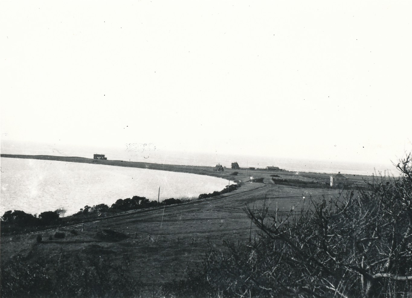 Dybesø, enkelte sommerhuse  - ca. 1940  (B95150)