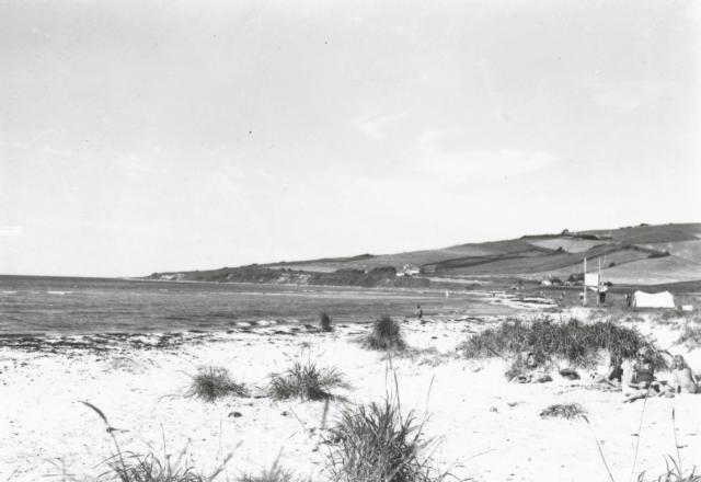 Badeliv ved stranden "Vraget" ved Vindekilde Strandvej i nærheden af Sanddobberne - ca. 1940 (B2471)
