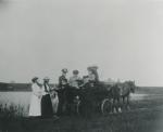 Hotelgæster med charabanc ved Dybesø  - ca. 1910  (B95171)