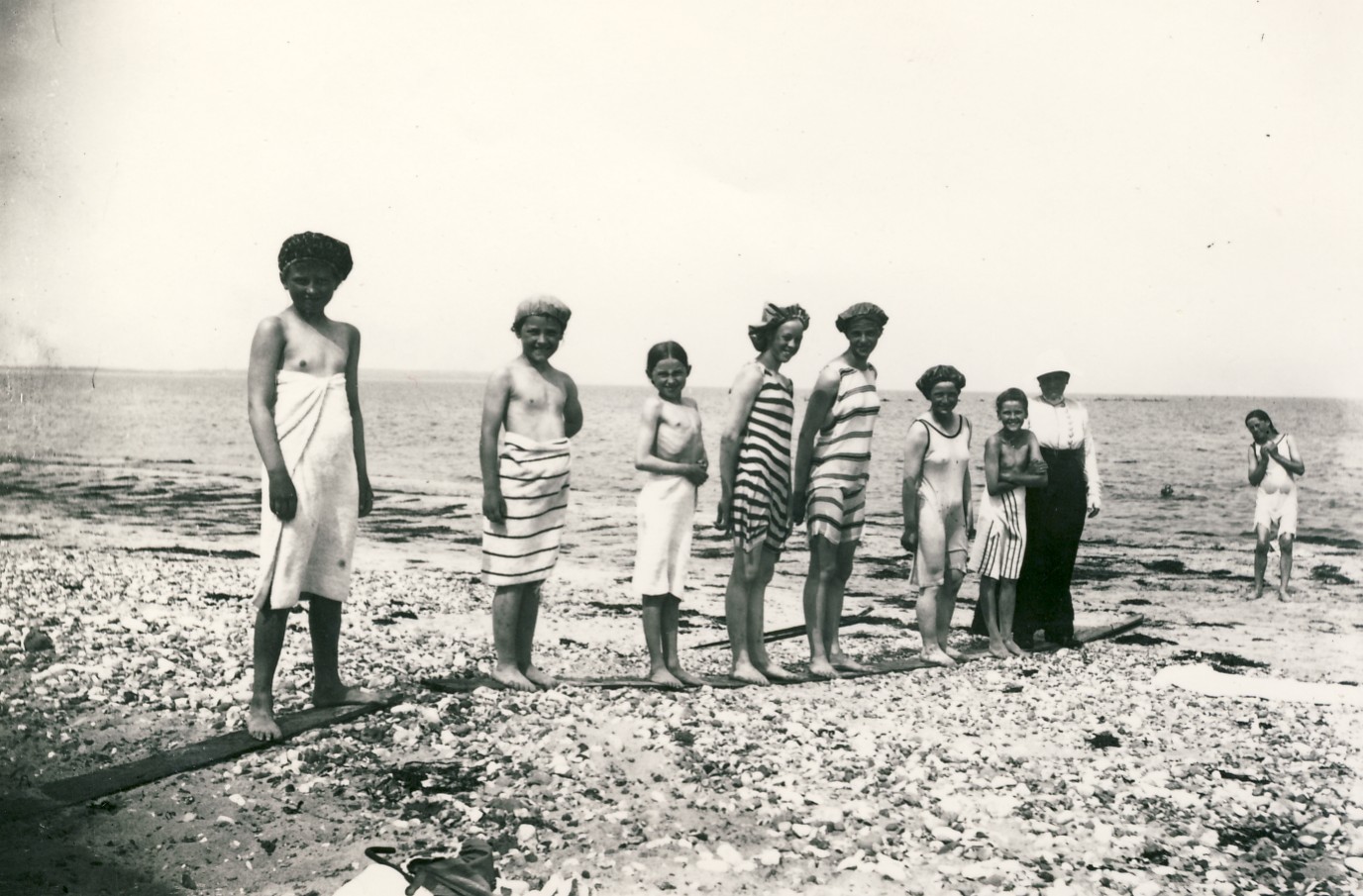 Til fotografering på stranden  - 1920'erne  (B95292)