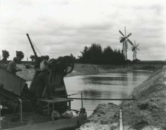 Audebo. Udybning af pumpekanal - ca. 1937 (B3156)