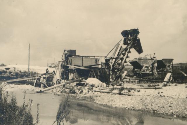 Skallegravning ved Næsdal - ca. 1948 (B3216)