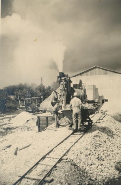 Skallegravning ved Næsdal - ca. 1948 (B3221)