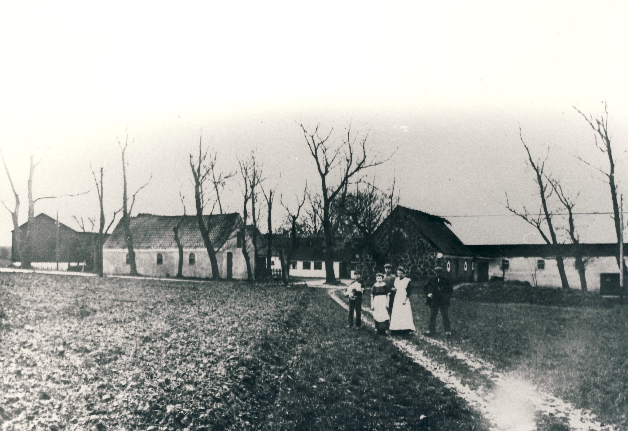 Gård på Kirkevej 8 i begyndelsen af 1900-tallet (B2023)