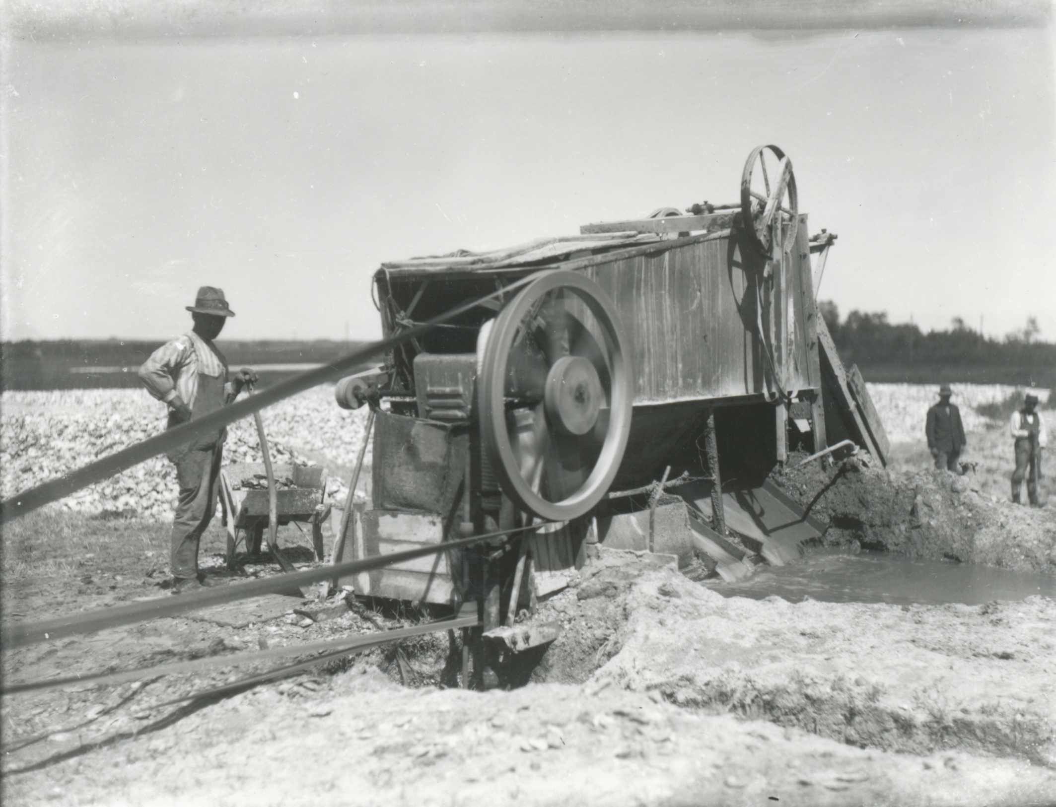 Skallegravning på Lammefjorden - ca. 1930 (B3241)