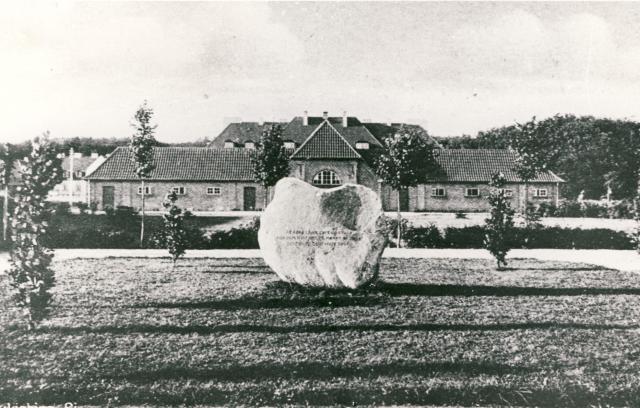 Sten i Grønnegården ca. 1927 (B90511)