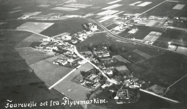 Fårevejle Kirkeby set fra flyvemaskine - ca. 1920 (B3385)