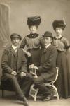 Marie og Anders Bladsen med deres ægtefæller, 1910-15 (B173)