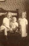 Ebba, Lilly og Helmuth Bladsen - 1920'erne (B178)