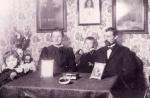 Kristine og Carl Christiansen med børnene Amanda og Ingeborg - Yderby - ca. 1895 - 1900 (B143)