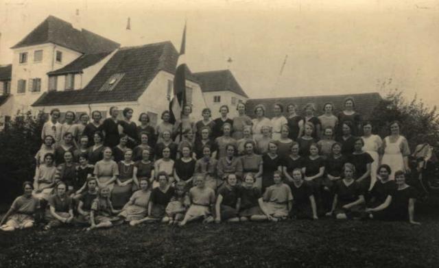Højskole - Snoghøj - år 1926. Bergstrøm Petersen, Eva (B114)