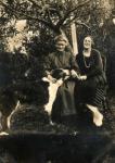 Cecilie Eriksen sammen med sin hund og en ukendt dame - Sj.Odde - 1950'erne (B243)
