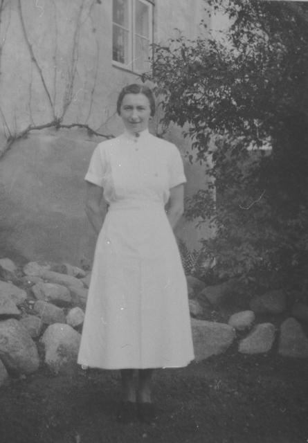 Hjemmesygeplejerske Agnes Inatsen. Ansat i Asnæs fra sommeren i 1940 til 1.11. 1941 (B1366)