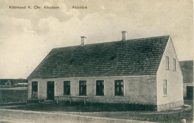Købmand Knudsens forretning i Abildøre - ca. 1900 (B4210)
