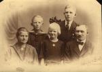 Jens Chr. og Boline Hansen,Nygaard, med deres børn - ca. 1920 (B27)