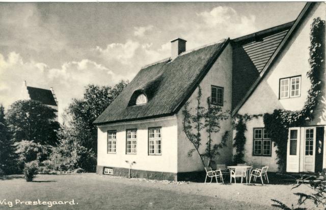 Vig Præstegård og Kirke - ca. 1950 (B4405)