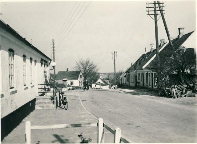 Gaden i Gudmindrup by - 1950 (B4580)