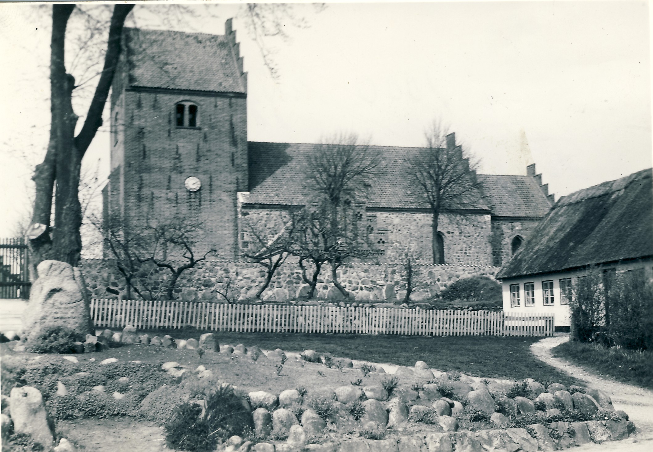 Højby Kirke - ca. 1950 (B4768)