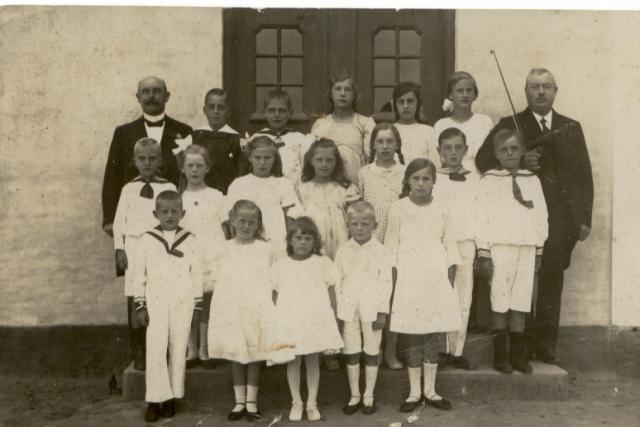 Vig Danseskole. Børnehold ved Vig Forsamlingshus - 1920-1925 (B875)
