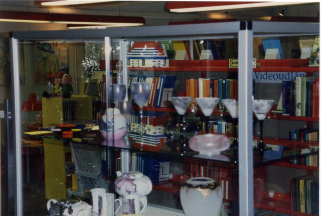 Dragsholm Bibliotek, Asnæs. Glasudstilling - 1995 (B940)