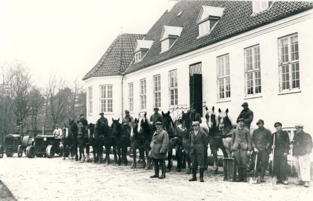 Folkeholdet på Klintsøgård - 1935 (B5063)