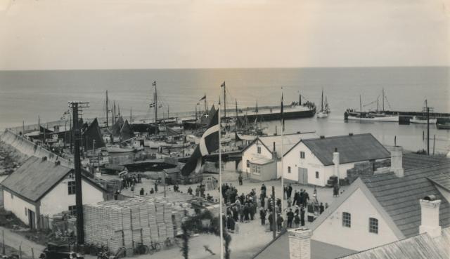 Odden Havn i festhumør - juni 1930 (B5723)