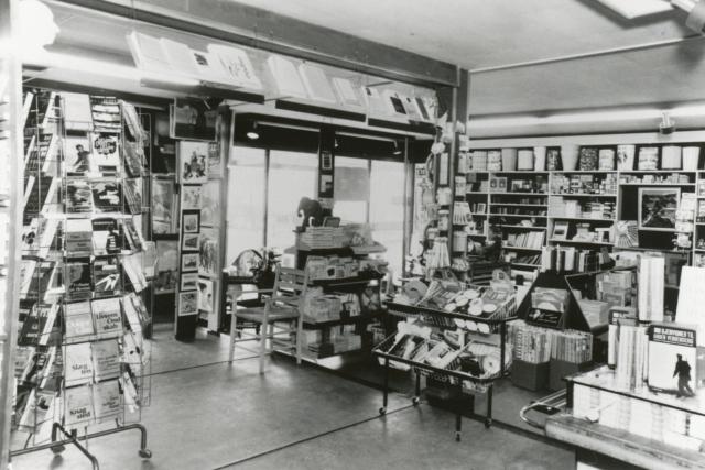 Boghandel og farvehandel, Fårevejle Stationsvej 15 - 1965 (B5709)