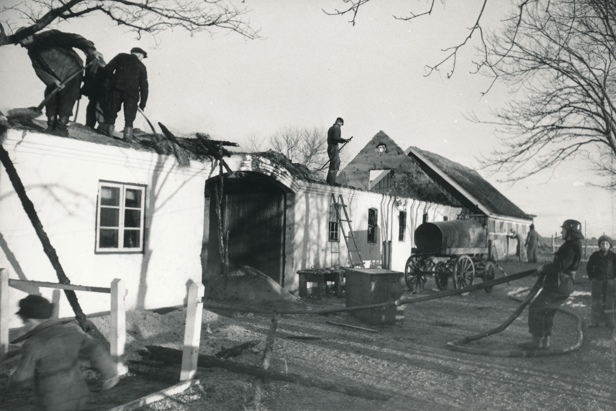Brand på Bakkegården, Lumsås - november 1948 (B6004)