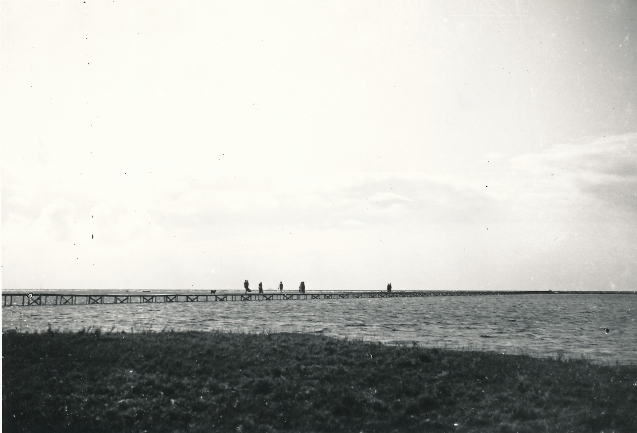 Badegæster på Korevlens bro - 1930'erne (B6104)