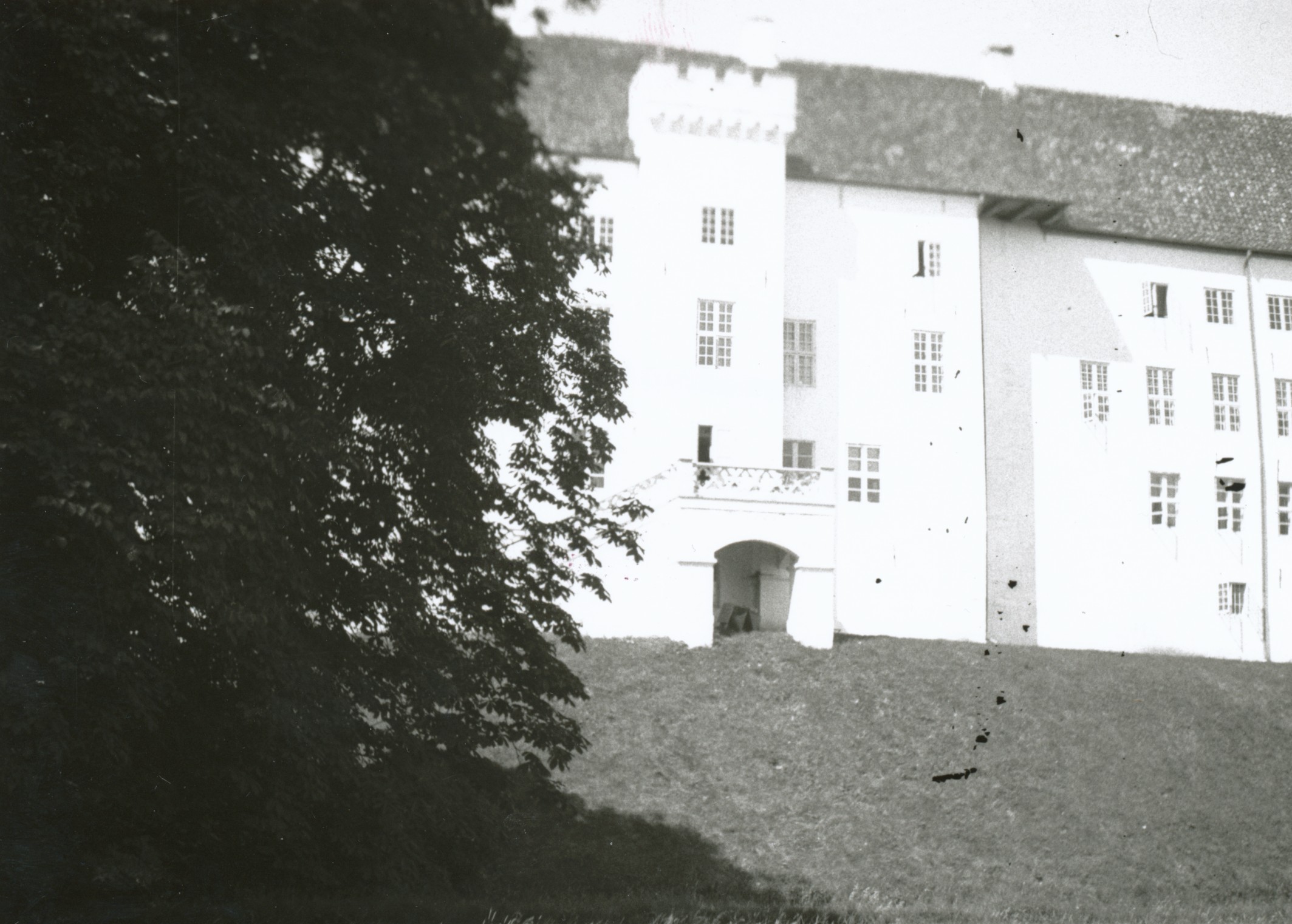 Dragsholm Slot set fra Fruerlunden - ca. 1940 (B6259)