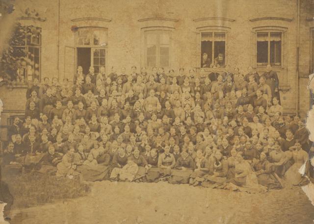 Vallekilde Højskole. Pigehold - ca. 1880 (B6590)