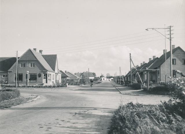 Tværvej i Højby - 1955 (B7255)