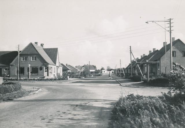 Tværvej i Højby - 1955 (B7256)