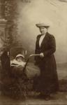 Dame med barnevogn - 1900-1920 (B546)