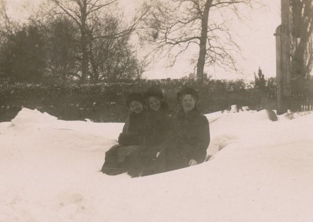 Olga, Karen og Marie Nielsen, Vallekilde - ca. 1914 (B7672)