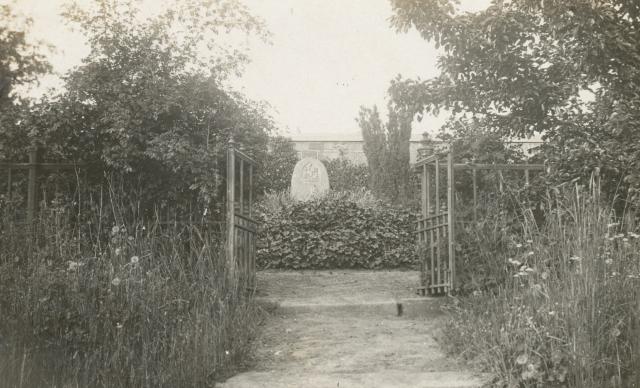 Familien Triers gravplads - ca. 1920 (B7676)