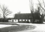 Vallekilde. Gammelt hus ved gadekæret - 1937 (B7684)