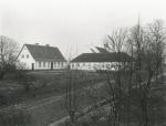 Asnæs Præstegård og kirken - 1939 (B7936)