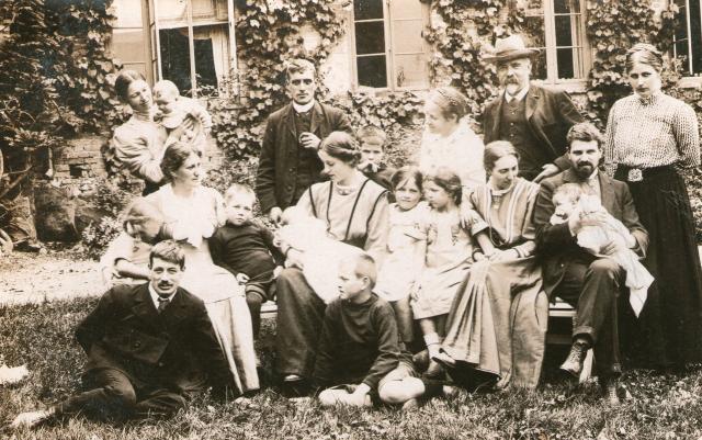 Sigrid Trier og Povl Hansen med familie - ca. 1907 (B8567)