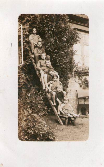 Povl Hansen og Sigrid Triers børn - ca. 1909 (B8568)