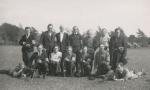 Frihedskæmpere på idrætspladsen i Ny Fårevejle - maj 1945 (B5846)