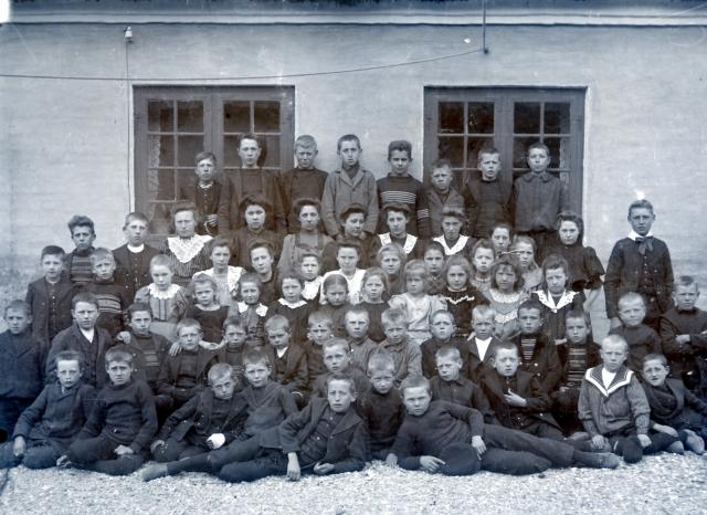 Skolefoto fra Højby gl. Skole - ca. 1900 (B8858)
