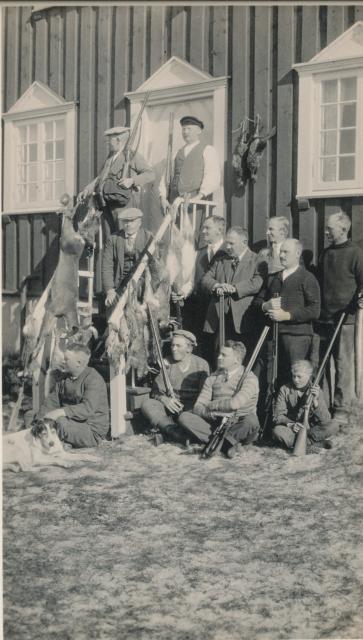 Jagtselskab på Fjordglimt - 1926 (B8979)