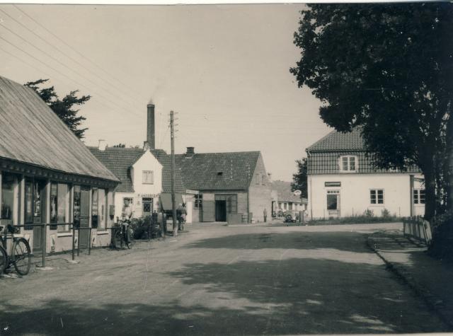 Høve by. Høvevej, ca. 1950 (B1496)