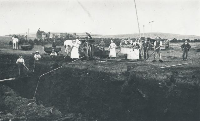 Tørveskæring i Overby - 1919 (B9380)